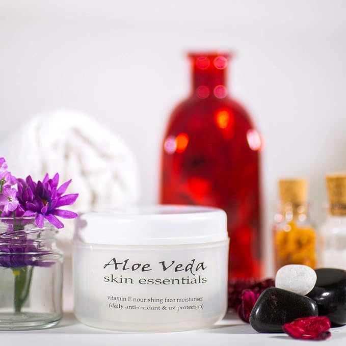 Aloe Veda Vitamin E Nourishing Face Light Moisturising Cream with UV Block Radiance Skin Lightening/Brightening Day Creme 100g